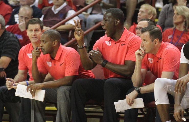 Dayton’s Solomon coaches against one of his mentors in Charleston