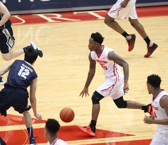 Crosby, McElvene playing big roles off bench for Dayton Flyers