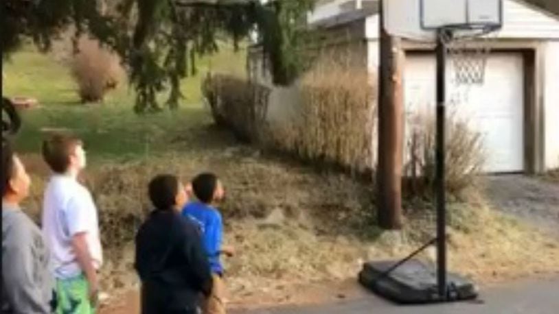 Police officers and firefighters delivered a basketball hoop to neighborhood kids who had been playing hoops with a recycle bin. (Photo: Screengrab via Bridgeville Police)