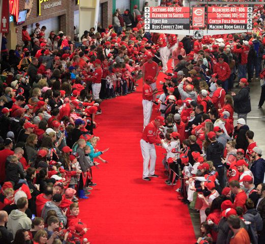 Cincinnati Reds Kids Day: Players walk red carpet