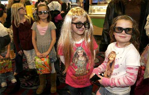 Fans flock to see Hannah Montana
