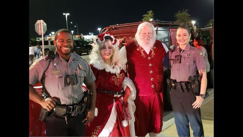 Two Daytona Beach police officers busted a theft ring while escorting Santa. (Photo: Daytona Beach Police)