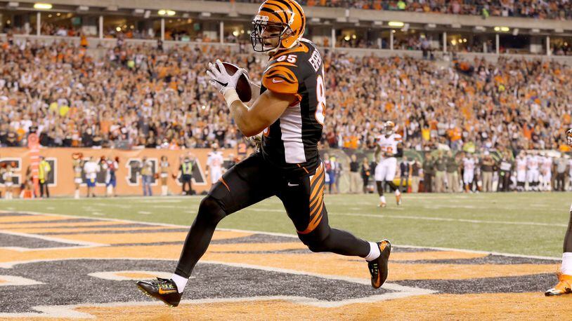 CINCINNATI, OH - Cincinnati Bengals tight end Tyler Eifert scores a touchdown against the Cleveland Browns at Paul Brown Stadium on November 5, 2015 in Cincinnati. (Photo by Andy Lyons/Getty Images)