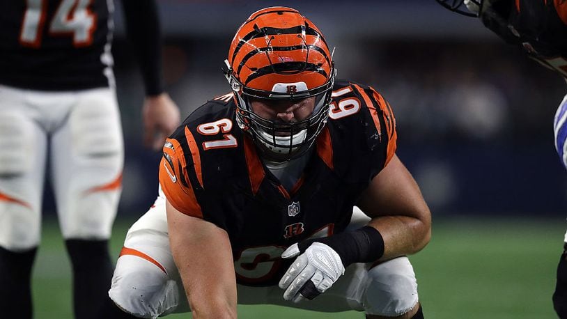ARLINGTON, TX - OCTOBER 09: Russell Bodine #61 of the Cincinnati Bengals at AT&T Stadium on October 9, 2016 in Arlington, Texas. (Photo by Ronald Martinez/Getty Images)