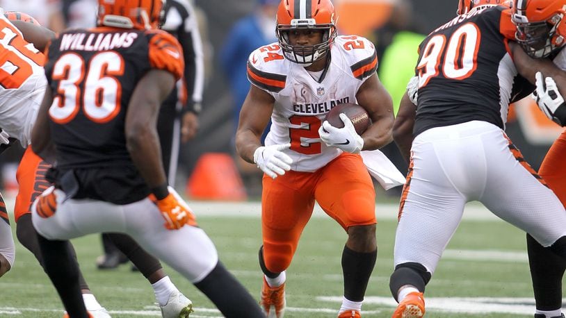CINCINNATI, OH - NOVEMBER 25: Nick Chubb #24 of the Cleveland Browns carries the ball during the game against the Cincinnati Bengals at Paul Brown Stadium on November 25, 2018 in Cincinnati, Ohio. (Photo by John Grieshop/Getty Images)