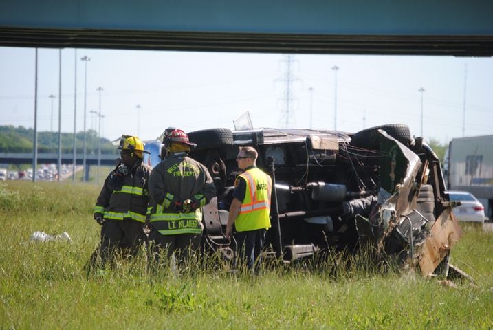 I-75 rollover crash injures one