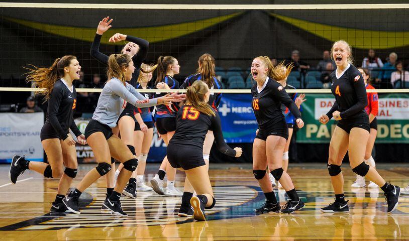 Fenwick wins Division II State volleyball championship against Highland