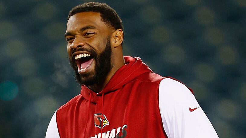 Jermaine Gresham #84 of the Arizona Cardinals helped a fellow American Airlines passenger who was surprised with a last minute baggage fee while returning home from Europe.