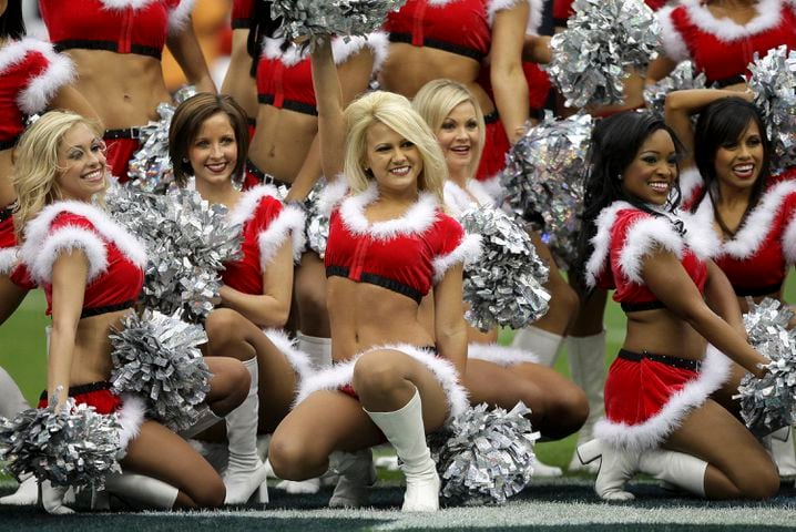 Cheerleaders get in the holiday spirit