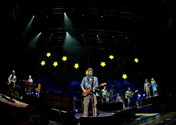 John Mayer, Phillip Phillips thrill Riverbend crowd