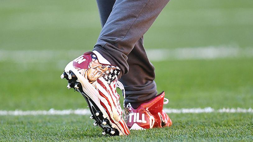 PITTSBURGH, PA - NOVEMBER 13: Antonio Brown #84 of the Pittsburgh Steelers wears special cleats honoring former Arizona Cardinal and US Army Ranger Pat Tillman during warmups before the game against the Dallas Cowboys at Heinz Field on November 13, 2016 in Pittsburgh, Pennsylvania. (Photo by Joe Sargent/Getty Images)