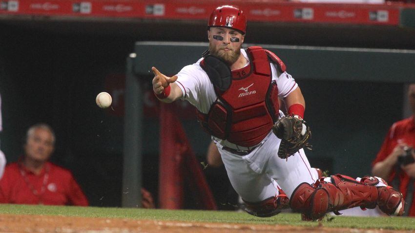 Reds sign catcher Tucker Barnhart to contract extension