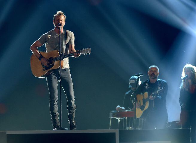 CMT Male Video of The Year - Dierks Bentley