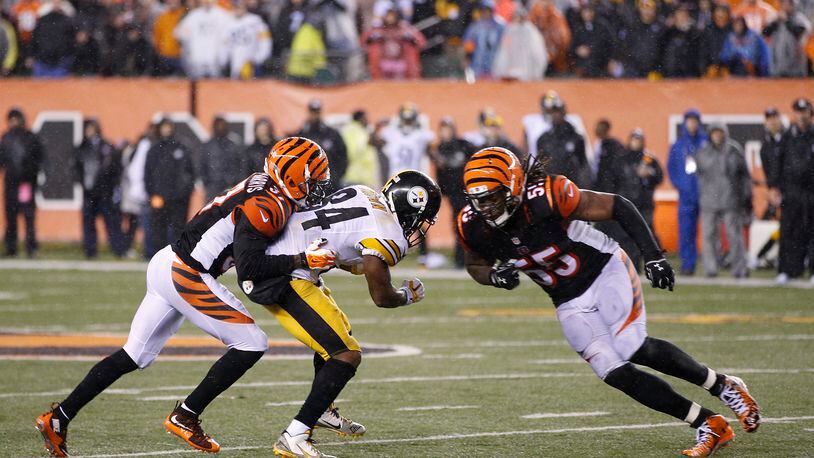 CINCINNATI, OH - JANUARY 9: Vontaze Burfict #55 of the Cincinnati Bengals makes a late hit on Antonio Brown #84 of the Pittsburgh Steelers to set up the winning field goal in the fourth quarter of the AFC Wild Card Playoff game at Paul Brown Stadium on January 9, 2016 in Cincinnati, Ohio. The Steelers defeated the Bengals 18-16. (Photo by Joe Robbins/Getty Images)