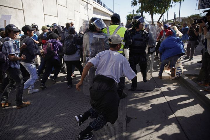 Migrants, authorities clash on US-Mexico border