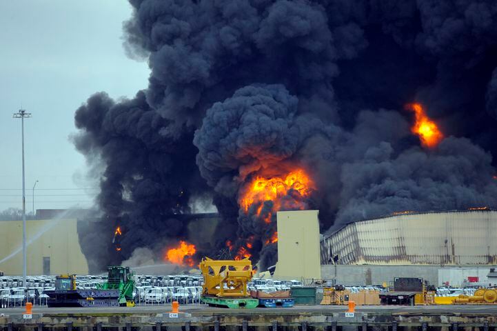 Large fire breaks out at Savannah Port