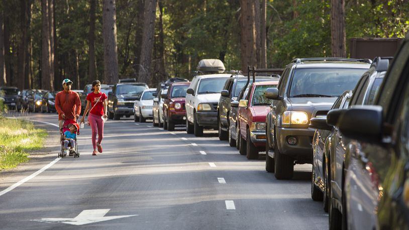 Traffic is at a standstill on the valley floor while a bus lane is empty and off-limits to visitors at Yosemite National Park July 15 2017. (Brian vander Brug/Los Angeles Times/TNS)