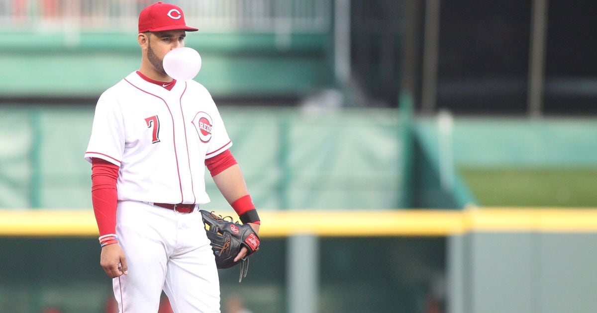 Eugenio Suarez: Bubble blowing skills gets attention of record holder