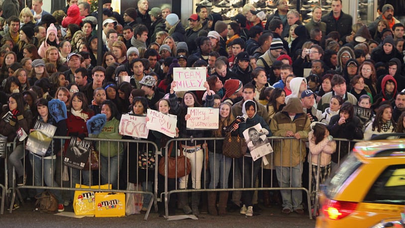 NEW YORK - NOVEMBER 16:  View of the crowd outside during MTV's TRL "Total Finale Live" at the MTV studios in Times Square on November 16, 2008 in New York City.  MTV is returning to a live music show format with "MTV Live." (Photo by Scott Gries/Getty Images)