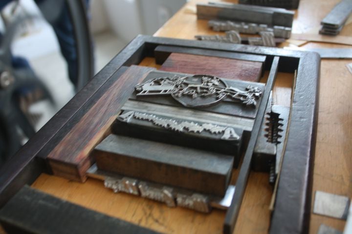 PHOTOS: Oakwood shop crafts cards with foot-pedal letterpress