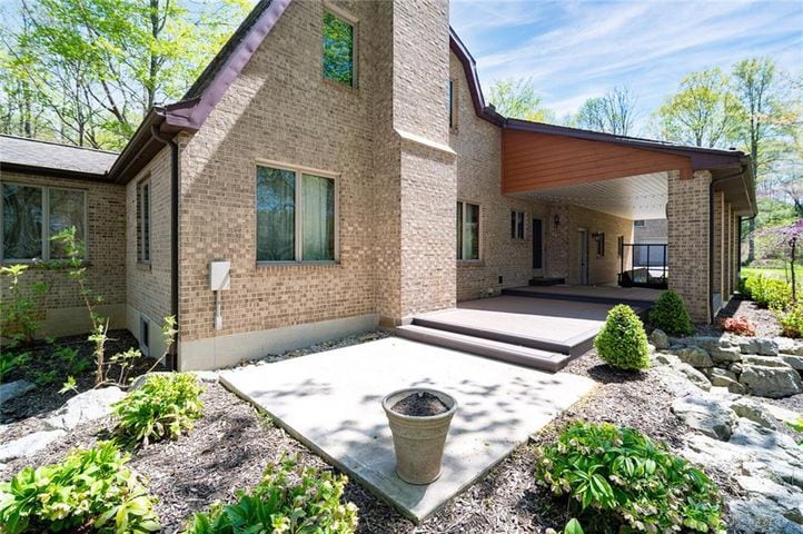 PHOTOS: Unique silo-designed home on 4 acres near Spring Valley listed on market