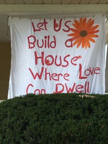 UD student house sheet signs