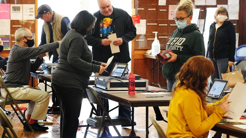 Voters and poll workers interact in the November 2021 election. MARSHALL GORBY\STAFF