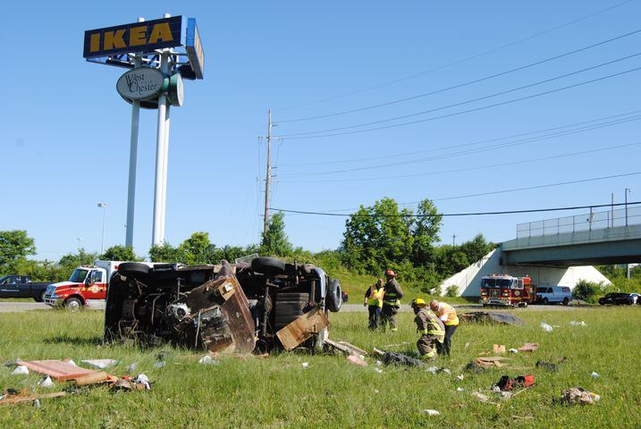 I-75 rollover crash injures one