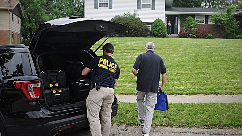 FBI agents prepare to enter the home of Izaak Kemp, 33, on Harmony Lane in Fairborn on June 24. MARSHALL GORBY/STAFF PHOTOS