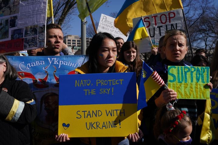 Demonstrators against RussiaÕs invasion of Ukraine, in Washington, Feb. 27, 2022. (Shuran Huang/The New York Times)