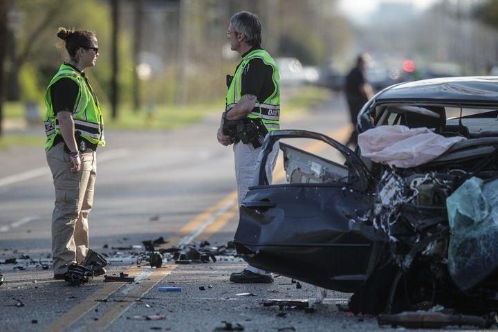 One dead, 2 injured in Dayton crash