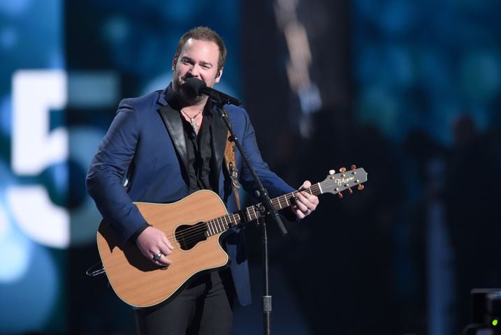 CMT Video of the Year - Lee Brice
