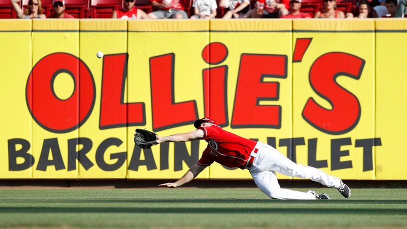 CINCINNATI, OH - JUNE 03: Scott Schebler #43 of the Cincinnati Reds makes a diving catch in right field in the sixth inning of a game against the Atlanta Braves at Great American Ball Park on June 3, 2017 in Cincinnati, Ohio. The Braves defeated the Reds 6-5 in 12 innings. (Photo by Joe Robbins/Getty Images)