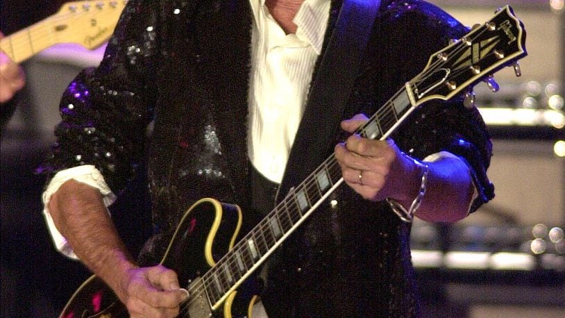 Rolling Stones guitarist Keith Richards plays a Gibson during the finale which closed the Rock and Roll Hall of Fame Induction dinner in 2001. (AP Photo/Kathy Willens)