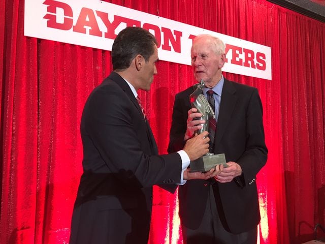Dayton Flyers legend Donoher honored by USBWA with Dean Smith Award