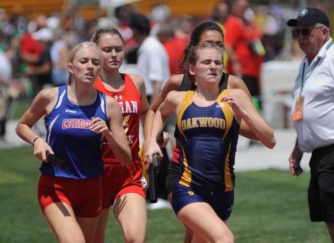 PHOTOS: State track and field, Day 1, D-II running, D-III field