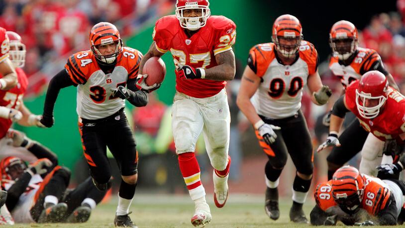 KANSAS CITY, MO - JANUARY 1: Running back Larry Johnson #27 of the Kansas City Chiefs breaks through a hole in the Cincinnati Bengals defense for his first touchdown in the second quarter on January 1, 2006 at Arrowhead Stadium in Kansas City, Missouri. (Photo by Brian Bahr/Getty Images)