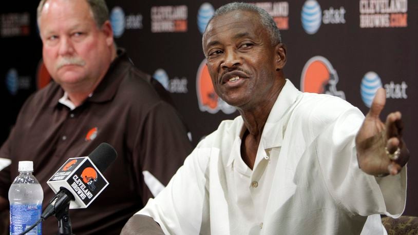 Hall of Fame receiver Paul Warfield, right, gestures during a news conference with Cleveland Browns president Mike Holmgren announcing the team’s Ring of Honor Thursday, Aug. 26, 2010, in Berea, Ohio. Warfield will be in he initial group of inductees to consist of the 16 former Browns enshrined in the Pro Football Hall of Fame. (AP Photo/Mark Duncan)