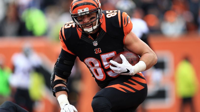 CINCINNATI, OH - JANUARY 3: Tight end Tyler Eifert #85 of the Cincinnati Bengals catches a pass for a touchdown during the second quarter against the Baltimore Ravens at Paul Brown Stadium on January 3, 2016 in Cincinnati, Ohio. (Photo by Andrew Weber/Getty Images)