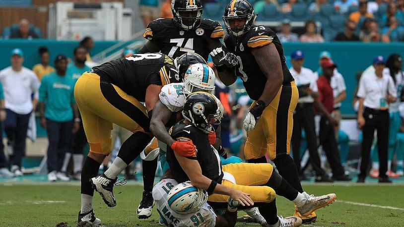 MIAMI GARDENS, FL - OCTOBER 16: Ben Roethlisberger #7 of the Pittsburgh Steelers is tackled after a pass by Andre Branch #50 and Cameron Wake #91 of the Miami Dolphins during a game on October 16, 2016 in Miami Gardens, Florida. (Photo by Mike Ehrmann/Getty Images)