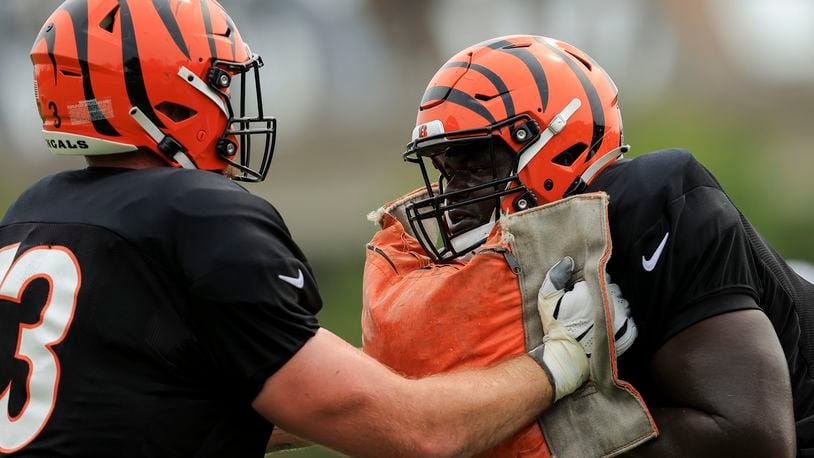 Cincinnati Bengals' Jonah Williams, left, participates in a drill against D'Ante Smith, right, during NFL football practice in Cincinnati, Tuesday, Aug. 10, 2021. (AP Photo/Aaron Doster)