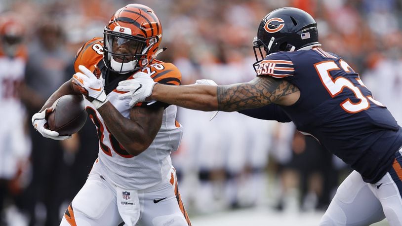 CINCINNATI, OH - AUGUST 09: Joe Mixon #28 of the Cincinnati Bengals makes a move against John Timu #53 of the Chicago Bears on his way to a 24-yard touchdown reception in the first quarter of a preseason game at Paul Brown Stadium on August 9, 2018 in Cincinnati, Ohio. (Photo by Joe Robbins/Getty Images)
