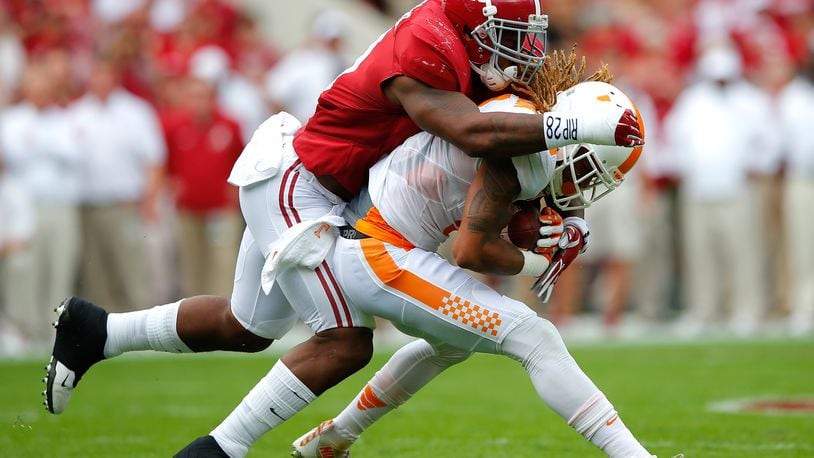 TUSCALOOSA, AL - OCTOBER 24: Reuben Foster #10 of the Alabama Crimson Tide tackles Von Pearson #9 of the Tennessee Volunteers at Bryant-Denny Stadium on October 24, 2015 in Tuscaloosa, Alabama. (Photo by Kevin C. Cox/Getty Images)