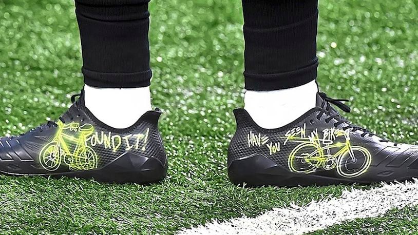 Pittsburgh Steelers wide receiver JuJu Smith-Schuster wears his "found my bike" shoes during warm-ups on October 29, 2017, at Ford Field in Detroit. (Peter Diana/Pittsburgh Post-Gazette/TNS)