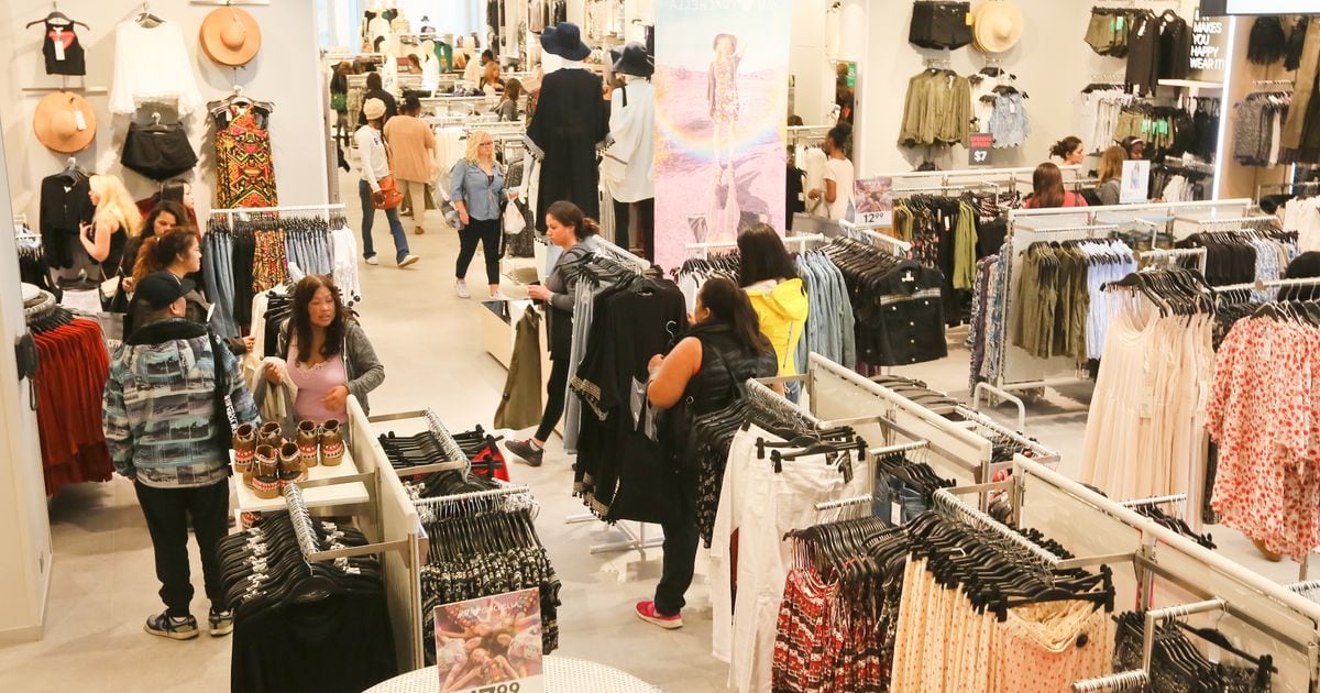 H&M plans closures of 160 stores