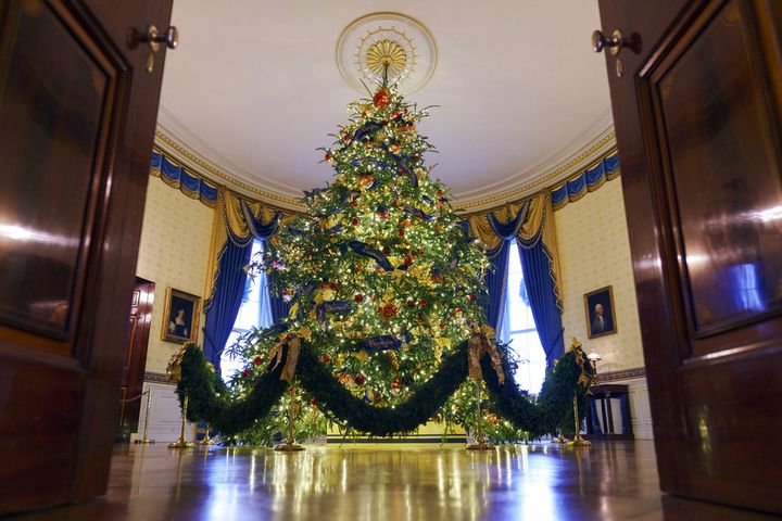 Photos: Melania Trump unveils 2018 White House Christmas decorations