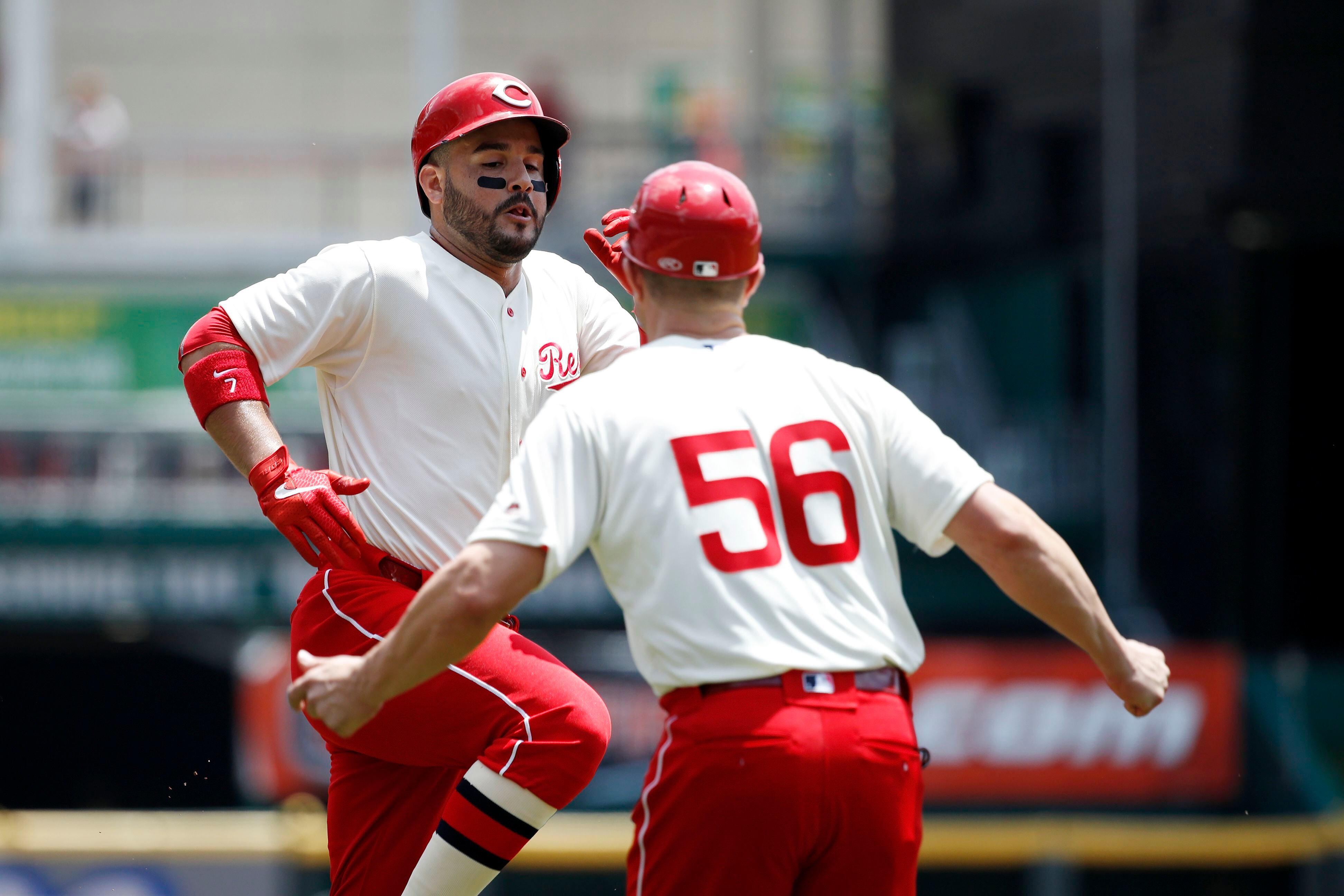 Cincinnati Reds wear 1936 throwback uniforms