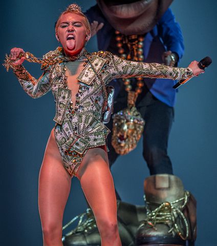Miley Cyrus brings Bangerz Tour to Louisville's KFC Yum! Center