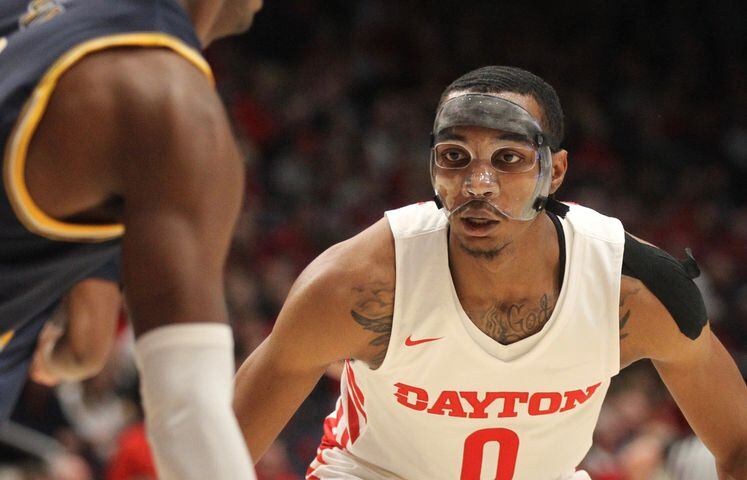 Dayton guard Chatman ‘stayed the course’ after summer eye injury