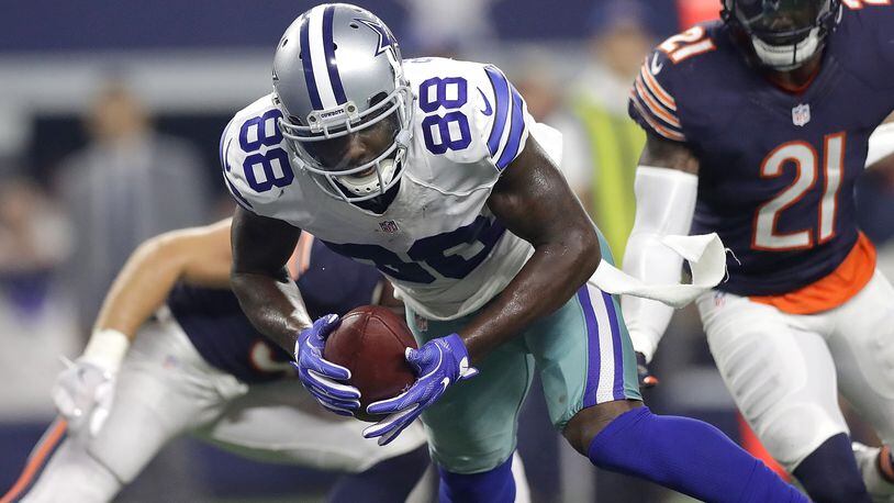 ARLINGTON, TX - SEPTEMBER 25: Dez Bryant #88 of the Dallas Cowboys runs for a touchdown against the Chicago Bears in the fourth quarter at AT&T Stadium on September 25, 2016 in Arlington, Texas. (Photo by Ronald Martinez/Getty Images)